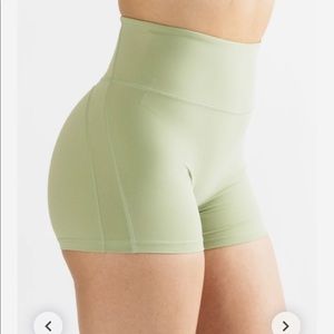 Alphalete - Pulse Surge Shorts Matcha